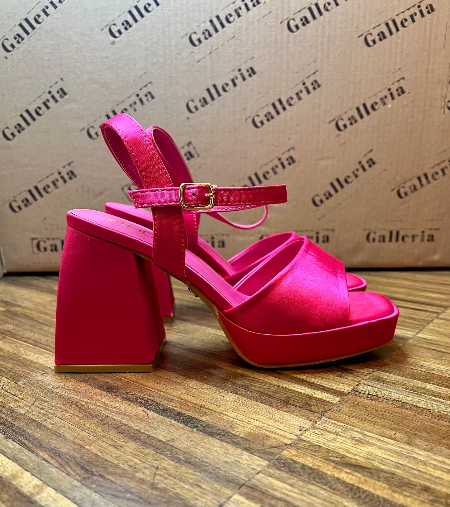 Verde- Sandalo Fuxia - Galleria 77