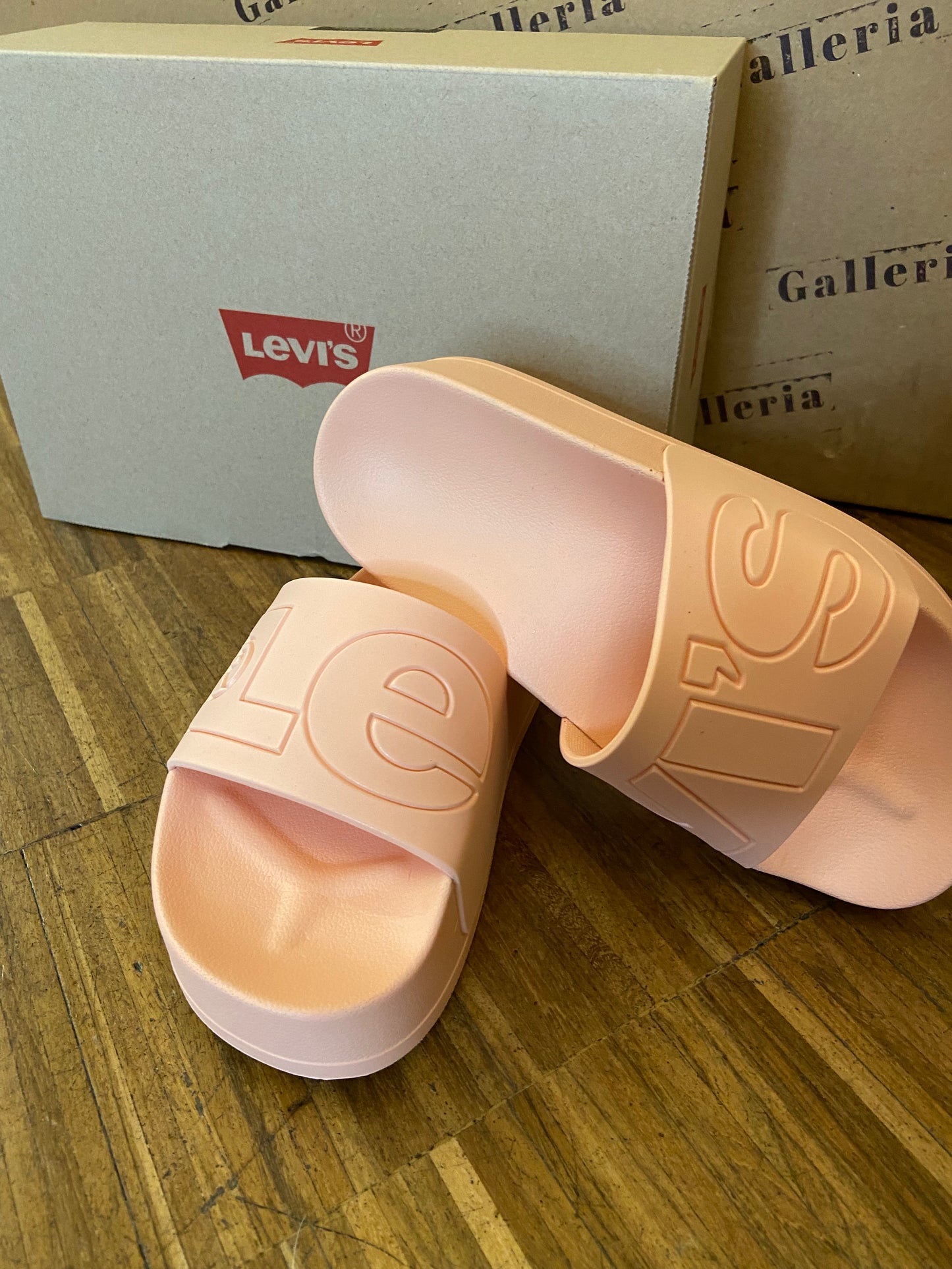 Levi’s - June s Bold - Galleria 77