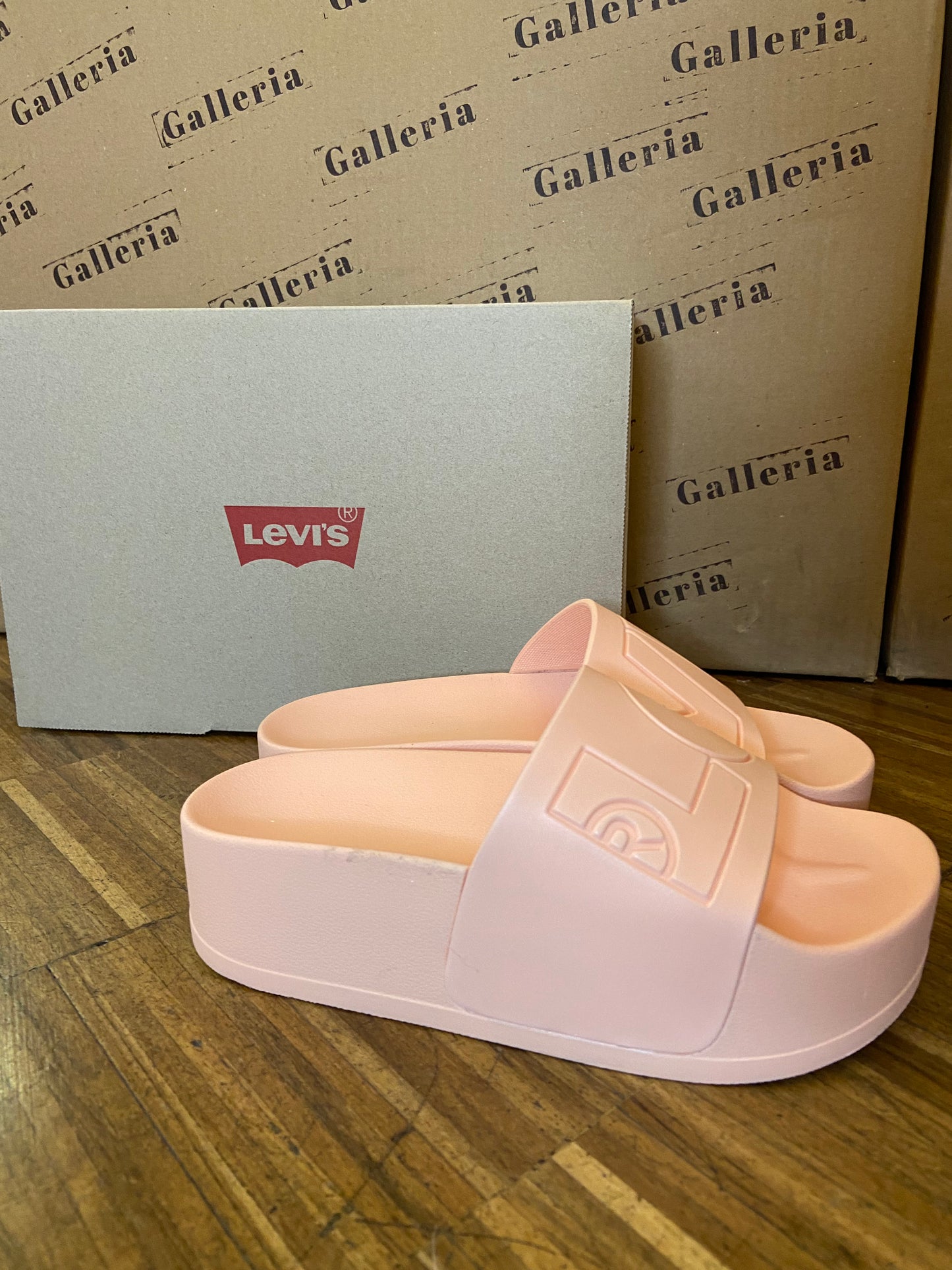 Levi’s - June s Bold - Galleria 77